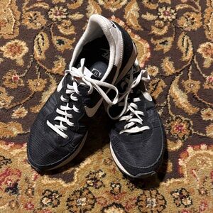 Nike Black and White Sneakers - Sz 9.5